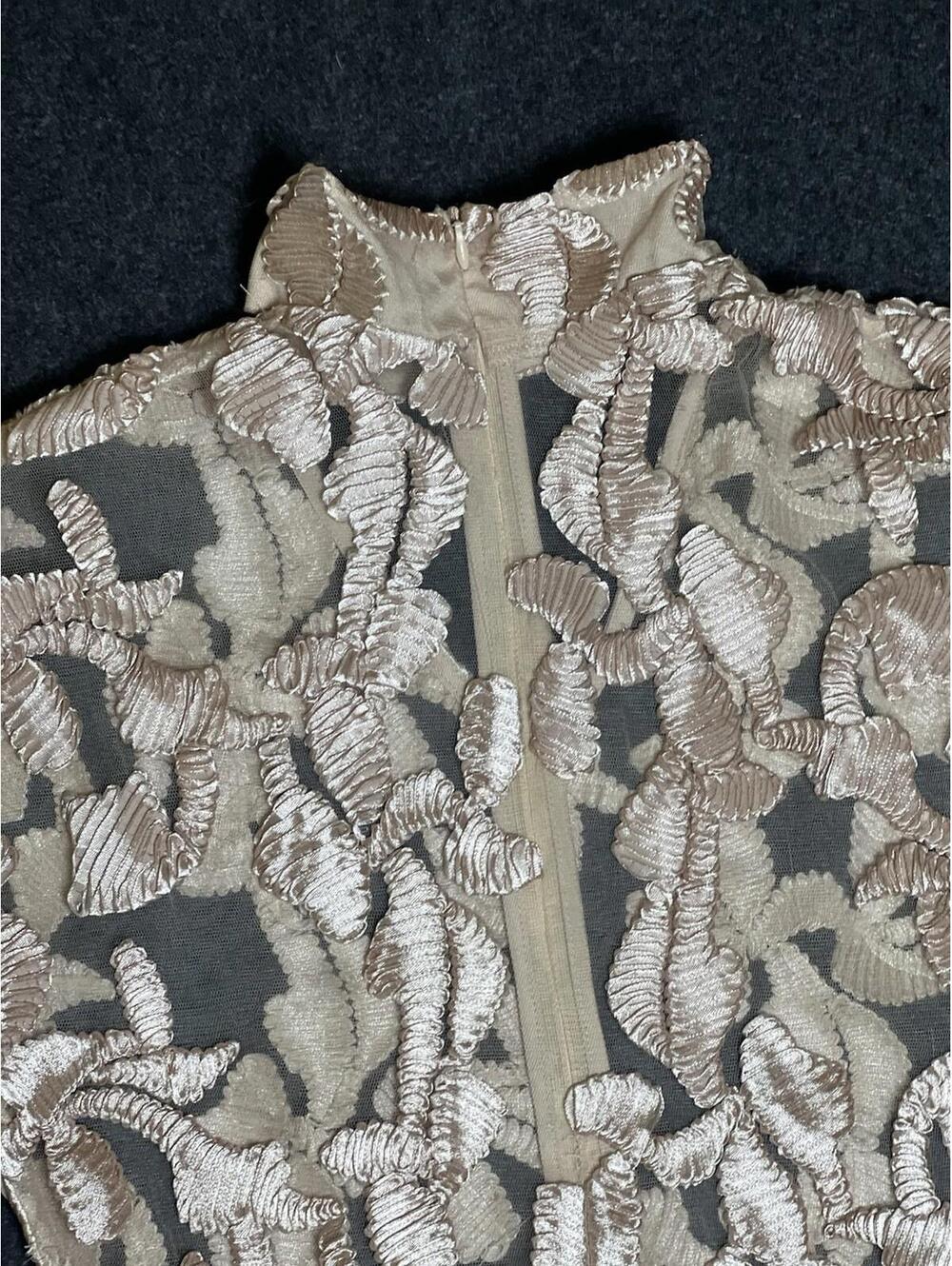 Rose Tree Gold Ruffle  Mesh Sleeveless Top Read For Measurements. Beautiful - Picture 2 of 9